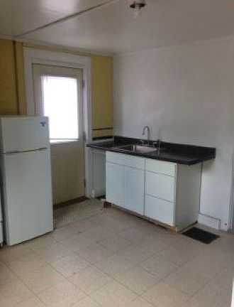4th image of 310 S Lucas St #1