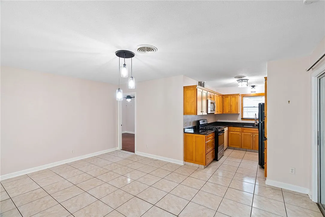 Building Photo - 1033 Bradshaw Dr