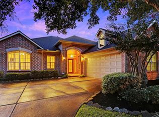 1823 Shadow Lake Dr, Sugar Land, TX 77479