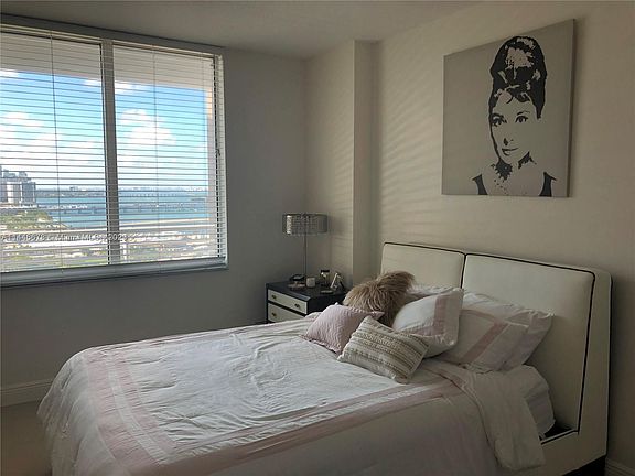 4th image of 325 Biscayne Blvd #2824