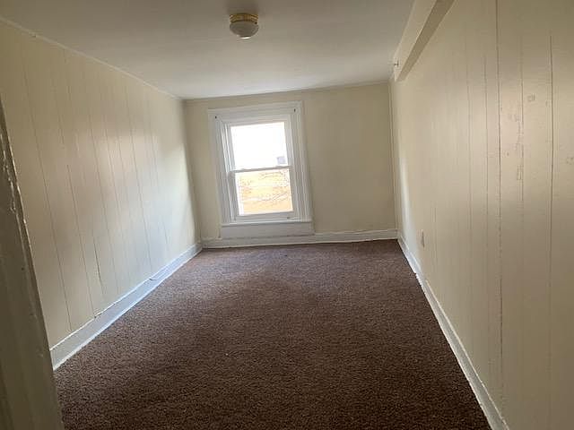 2nd image of 307 Grove St