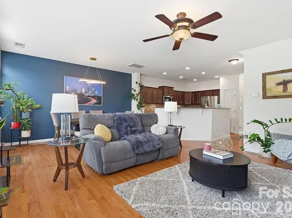 9945 Kings Parade Blvd, Charlotte, NC 28273