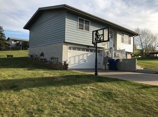 713 3rd St NW, Beulah, ND 58523