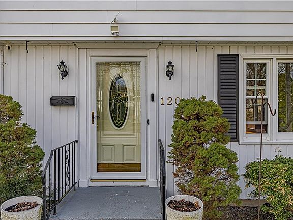 4th image of 120 Mason Ave