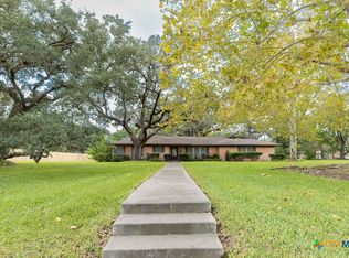 1209 Moss Ln, Cuero, TX 77954