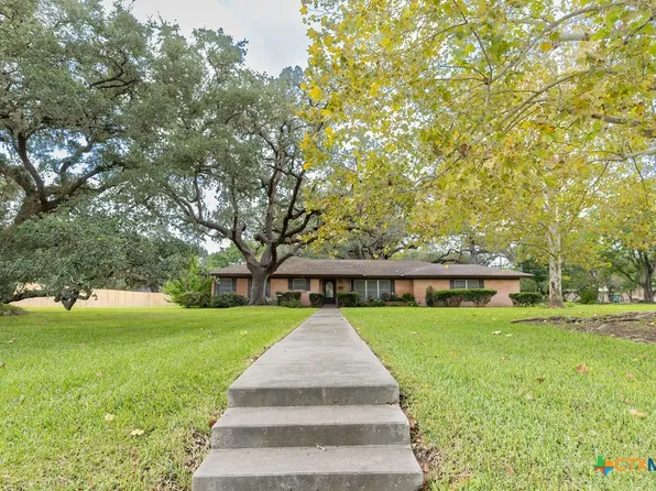 1209 Moss Ln, Cuero, TX 77954