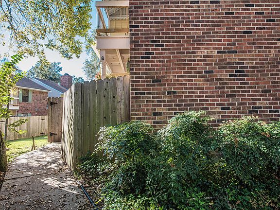 2nd image of 117 Horseshoe Dr APT 8