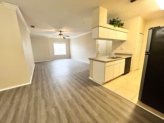 4th image of 16421 Enclave Village Dr