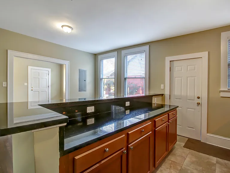 3868 Herschel St — Photo 4