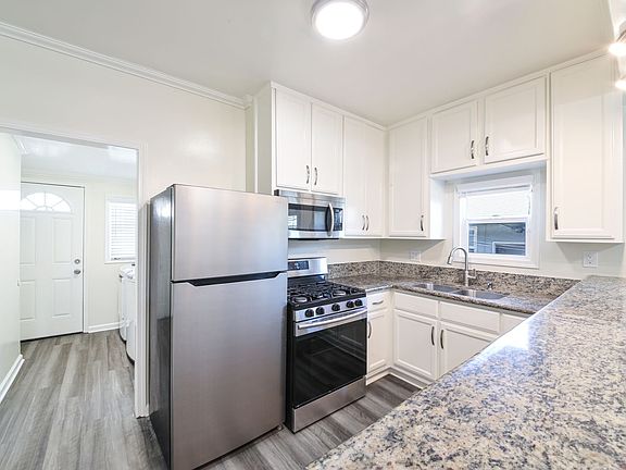 4th image of 1631 E 4th St #1633