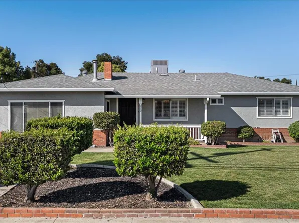 212 Johnson Ave, Oakdale, CA 95361