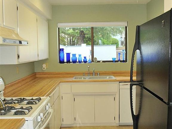 4th image of 202 Rockwood Dr