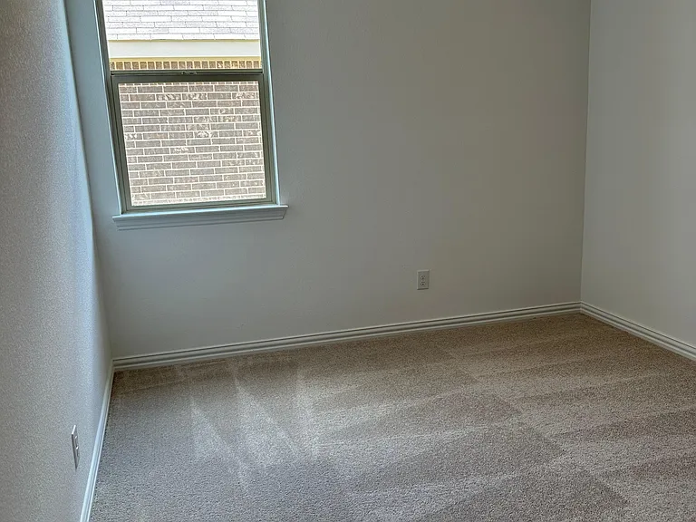8505 Honeylocust St — Photo 10