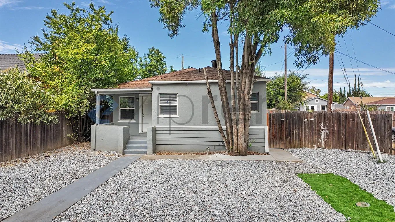 2 bed, 834 sqft, $2,138 — Photo 1