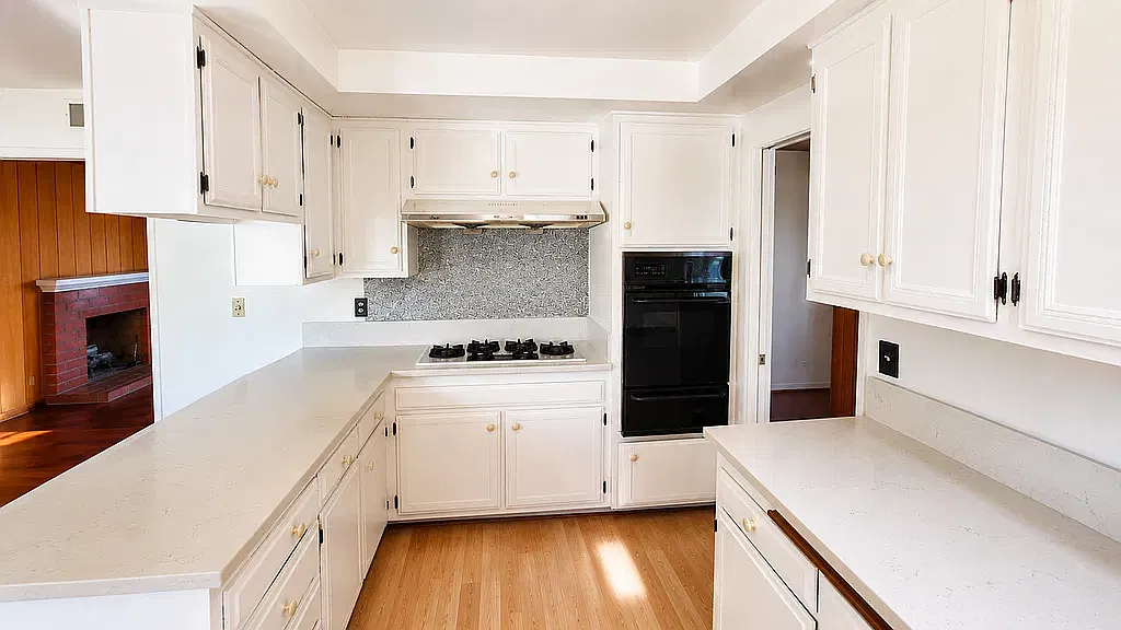 4 bed, 1900 sqft, $6,650 — Photo 2