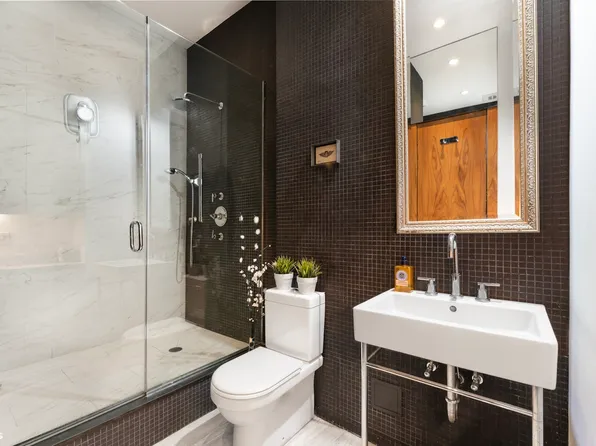 310 East 46th Street image 4 of 9