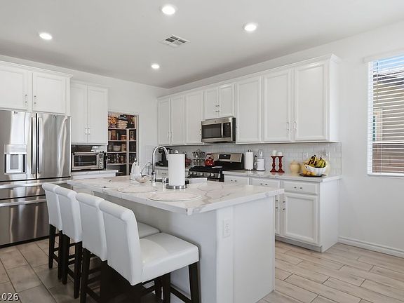 3rd image of 7127 Calvert Cliffs St
