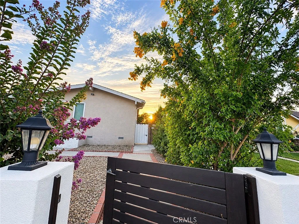 1 bed, 419 sqft, $1,999 — Photo 2