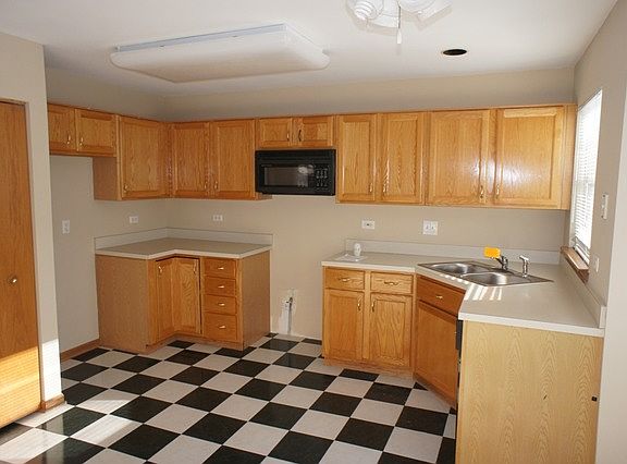 5th image of 9 Ashton Ct