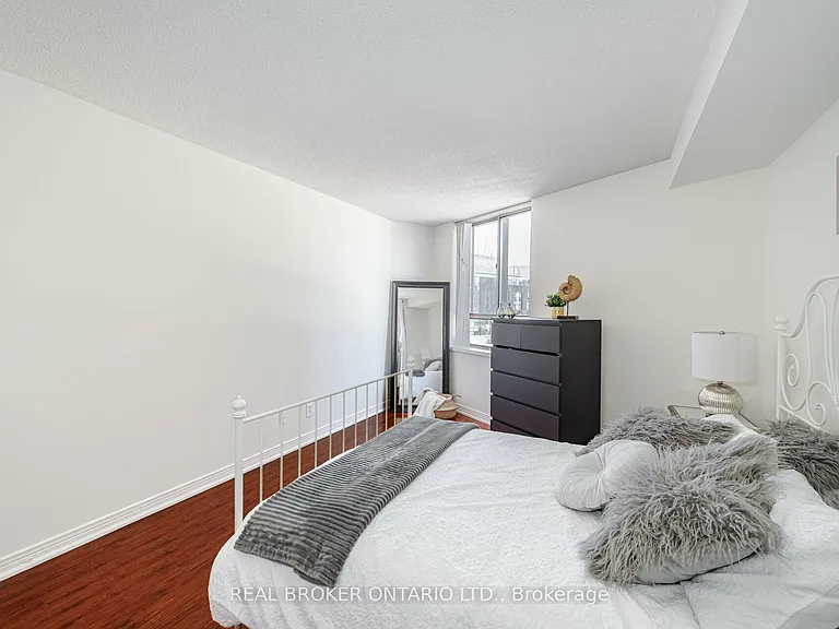 250 Queens Quay W #604 — Photo 21