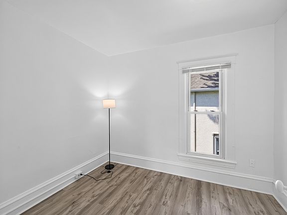4th image of 615 Taylor St NE