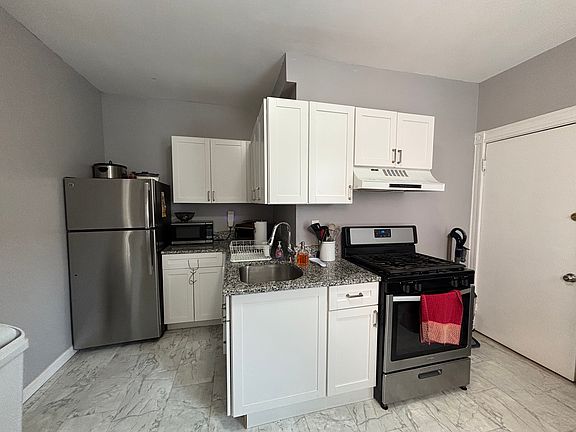 3rd image of 46 Orkney Rd APT 1