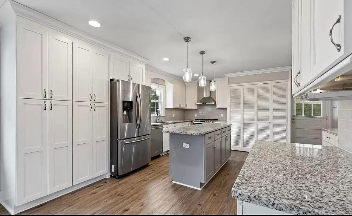 5 bed, 2.5 bath, 2167 sqft, $4,000 — Photo 3