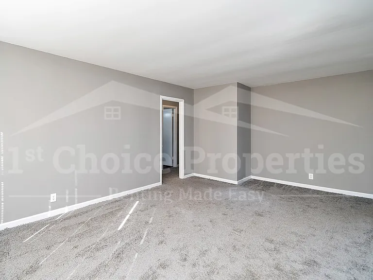 108 13th Ave NW — Photo 6