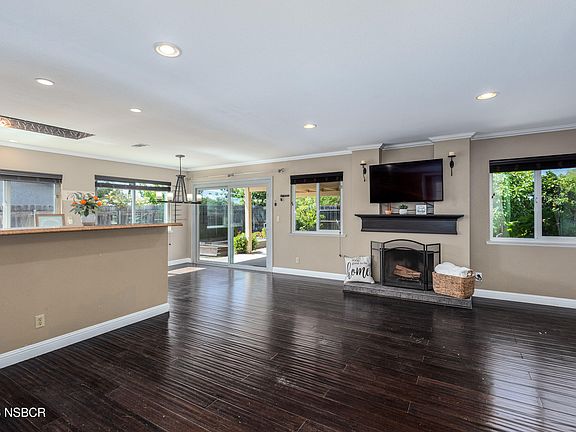 5th image of 393 Mountain View Dr