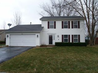 630 Red Coach Ln, Algonquin, IL 60102