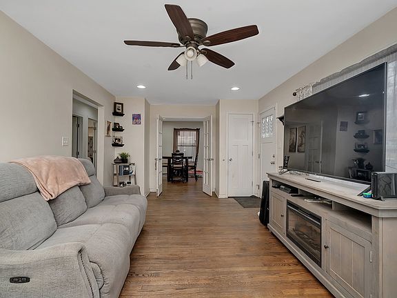 4th image of 427 Earl Ave