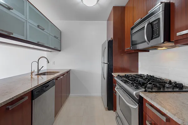 Sold by Bond New York | media 4