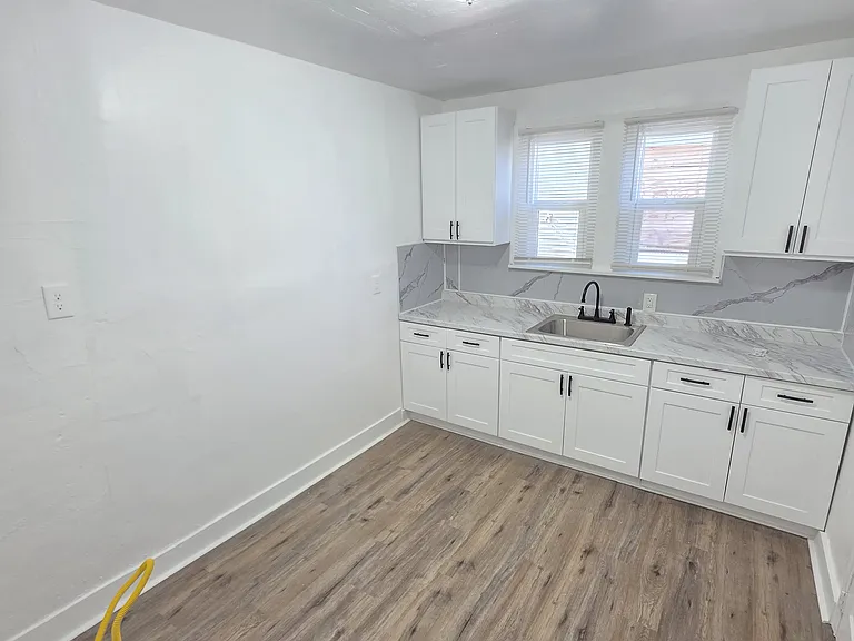 15757 Strathmoor St — Photo 10