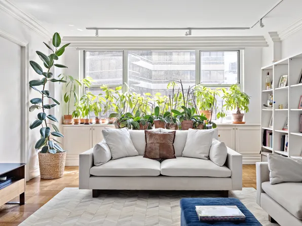 175 East 62nd Street 9D image 2 of 11