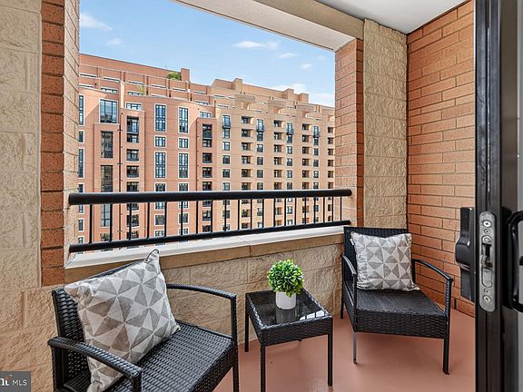 3rd image of 400 Massachusetts Ave NW APT 711