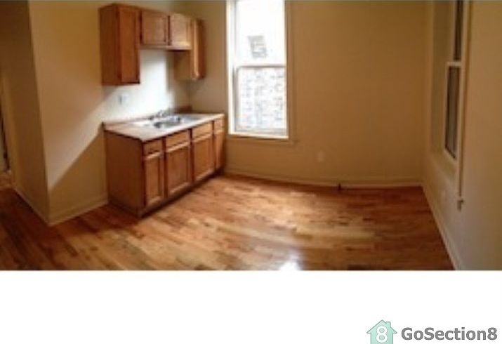 1st image of 852 N Avers Ave #1