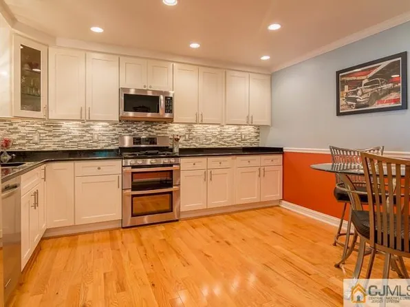 254 Willowbrook Dr, North Brunswick, NJ 08902