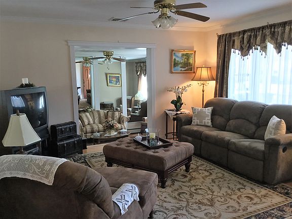 3rd image of 125 Barton Ln