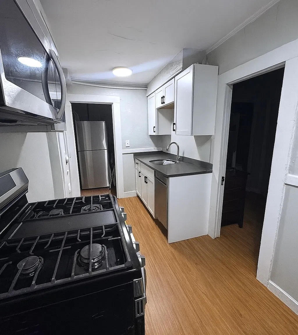 1 bed, 500 sqft, $2,350 — Photo 2