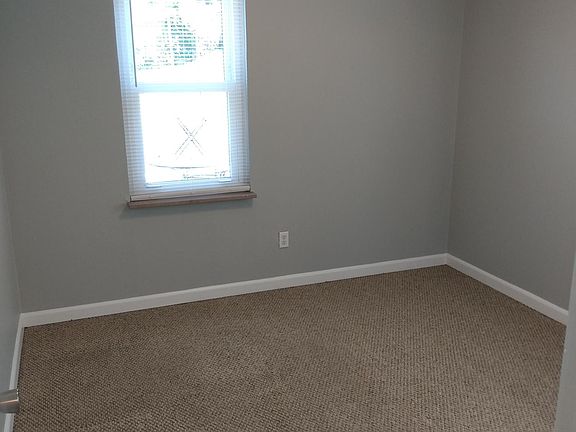 5th image of 6493 Lloyd Ave