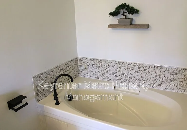 1005 Treeland Way — Photo 34