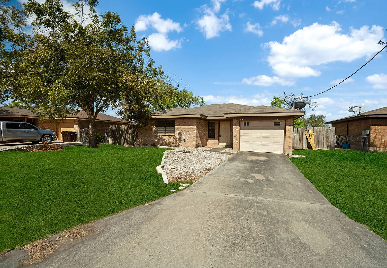 3 bed, 1.0 bath, 1156 sqft, $1,250 — Photo 3