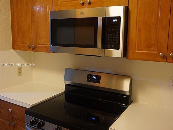 4th image of 770 SE 2nd Ave APT A205