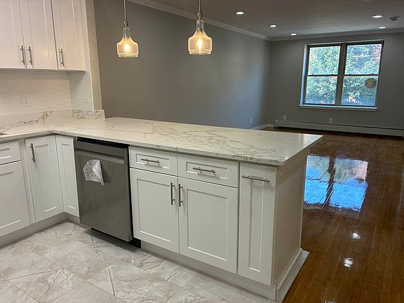 3rd image of 414 Halsey St #2