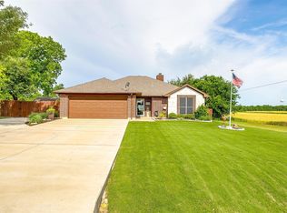 400 S Louisiana St, Grandview, TX 76050