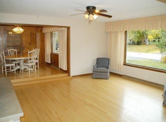 3rd image of 2440 W Woodbury Ln