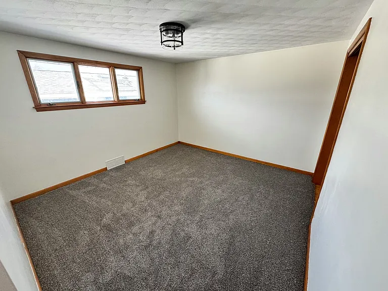 363 University Ave — Photo 9
