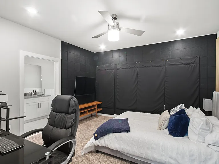 702 N Plano Rd — Photo 19
