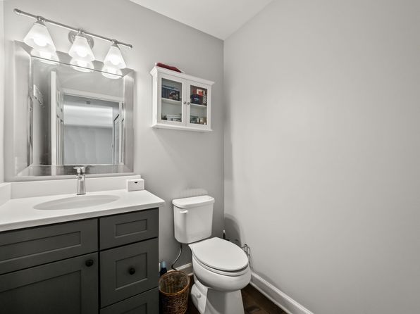 871 Sandalwood Dr, Troy, MI 48085