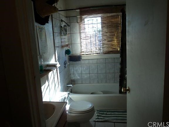 4th image of 1226 E 99th St